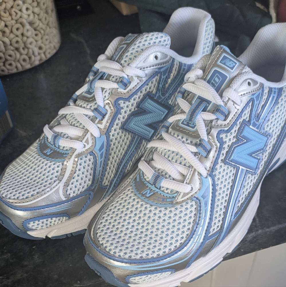 New Balance 740 White and Blue Athletic Shoes